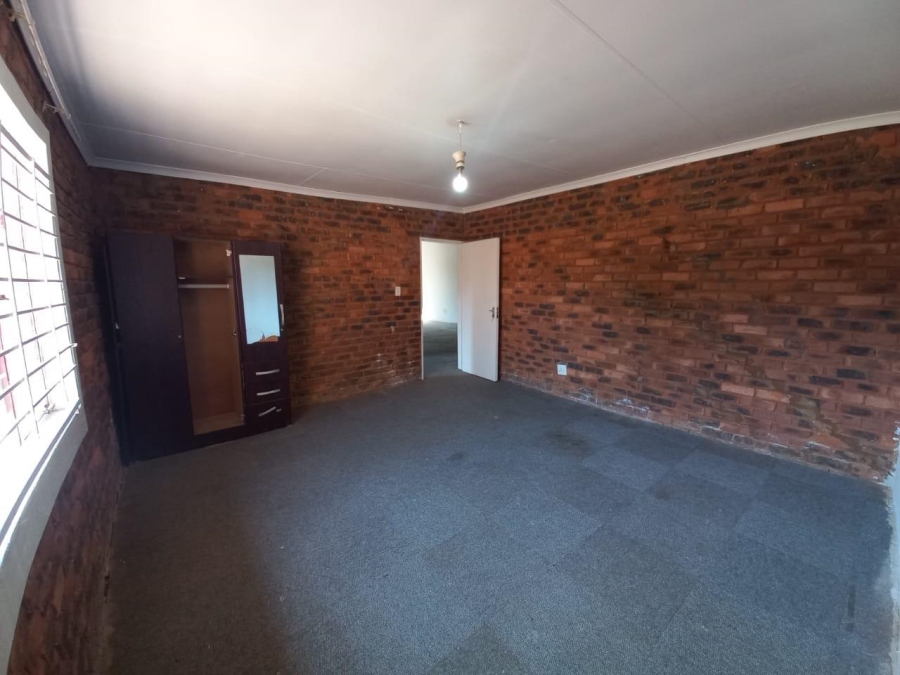 9 Bedroom Property for Sale in Laudium Ext 3 Gauteng