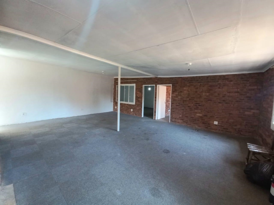 9 Bedroom Property for Sale in Laudium Ext 3 Gauteng