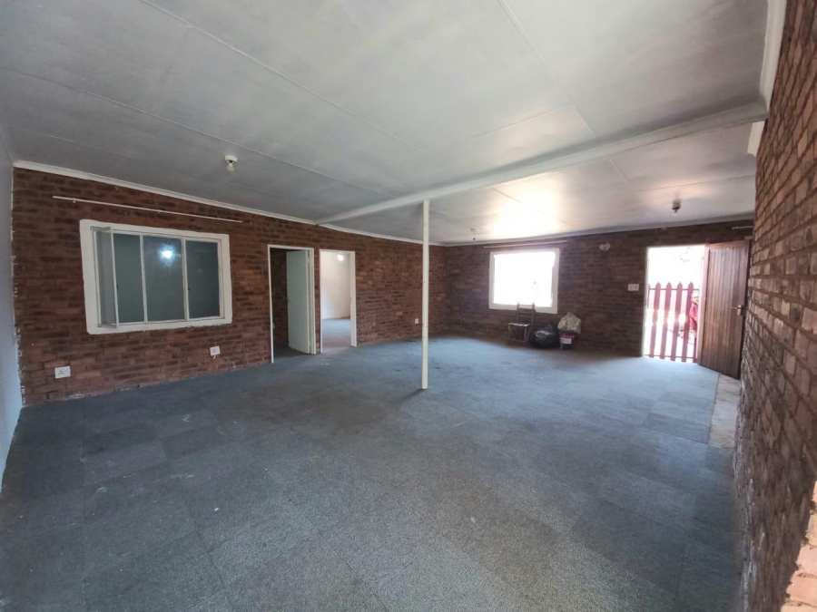 9 Bedroom Property for Sale in Laudium Ext 3 Gauteng