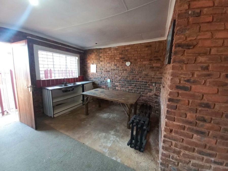 9 Bedroom Property for Sale in Laudium Ext 3 Gauteng
