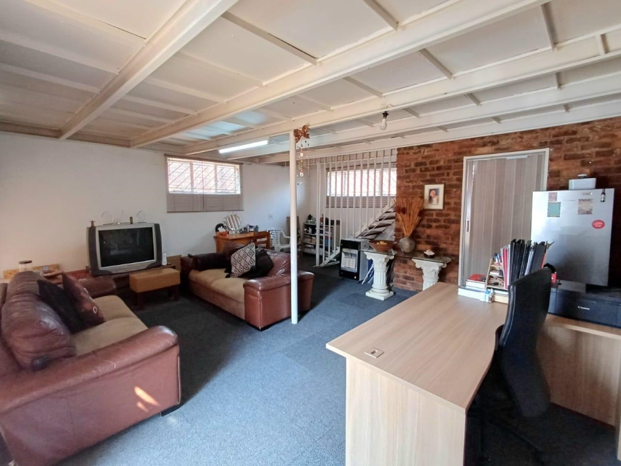 9 Bedroom Property for Sale in Laudium Ext 3 Gauteng