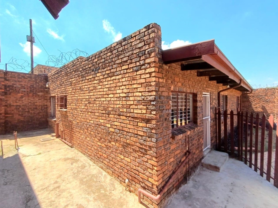 9 Bedroom Property for Sale in Laudium Ext 3 Gauteng
