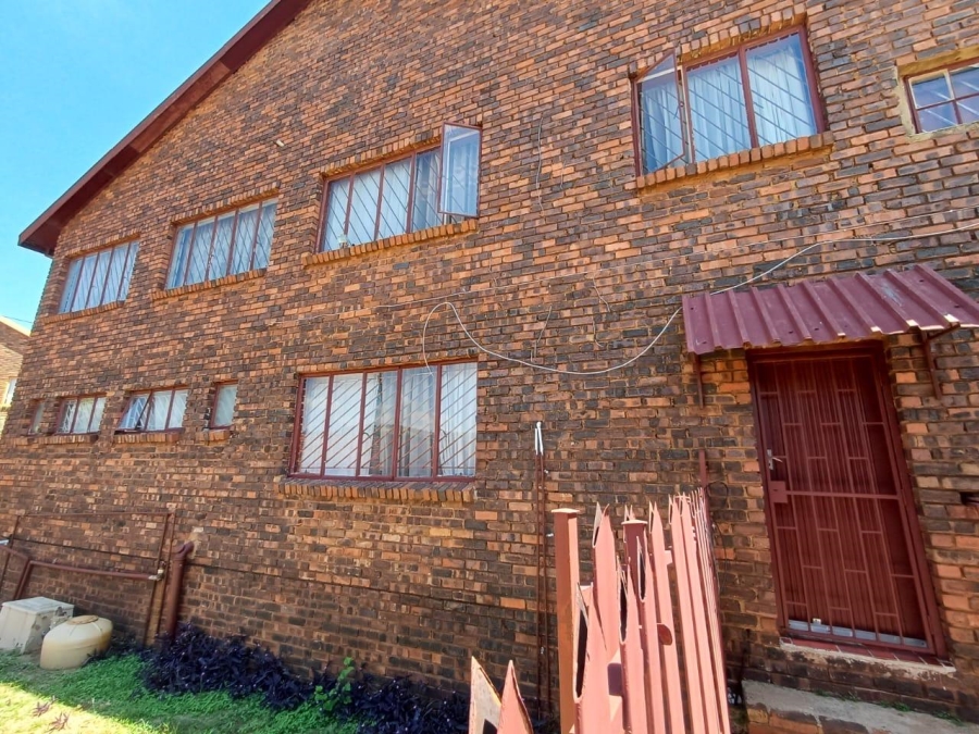 9 Bedroom Property for Sale in Laudium Ext 3 Gauteng