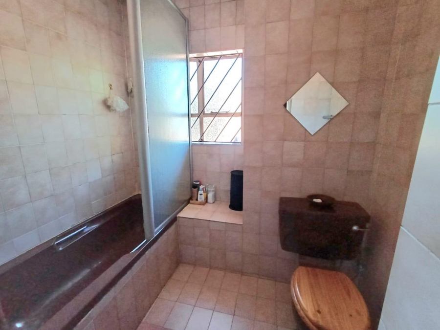 9 Bedroom Property for Sale in Laudium Ext 3 Gauteng