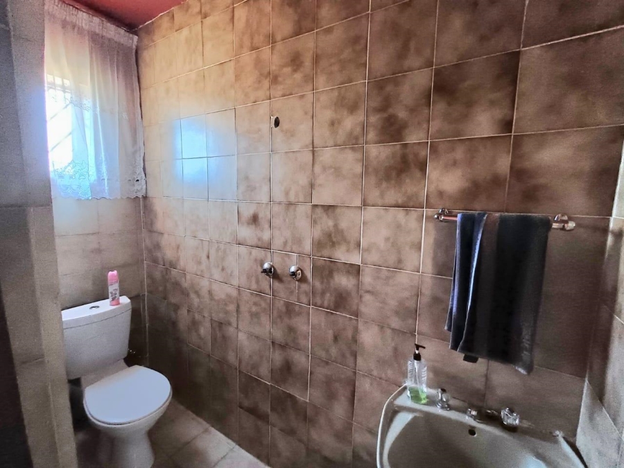 9 Bedroom Property for Sale in Laudium Ext 3 Gauteng