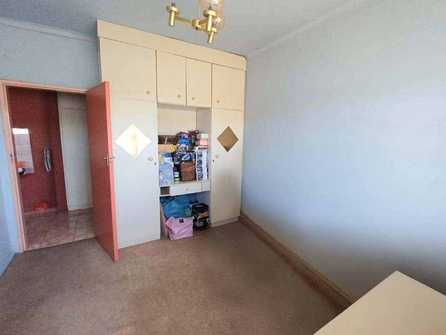 9 Bedroom Property for Sale in Laudium Ext 3 Gauteng