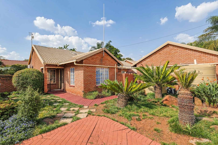 4 Bedroom Property for Sale in Faerie Glen Gauteng