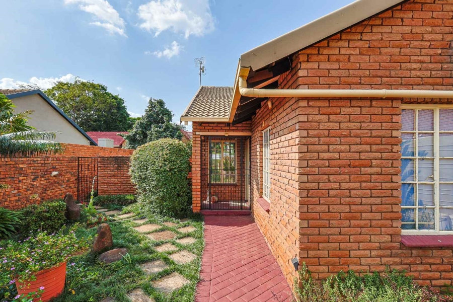 4 Bedroom Property for Sale in Faerie Glen Gauteng