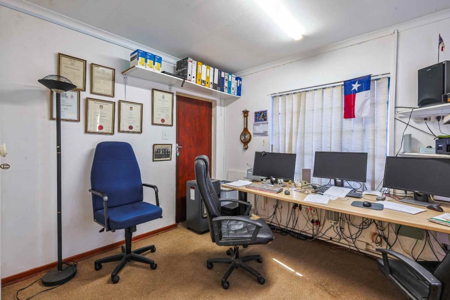 4 Bedroom Property for Sale in Faerie Glen Gauteng