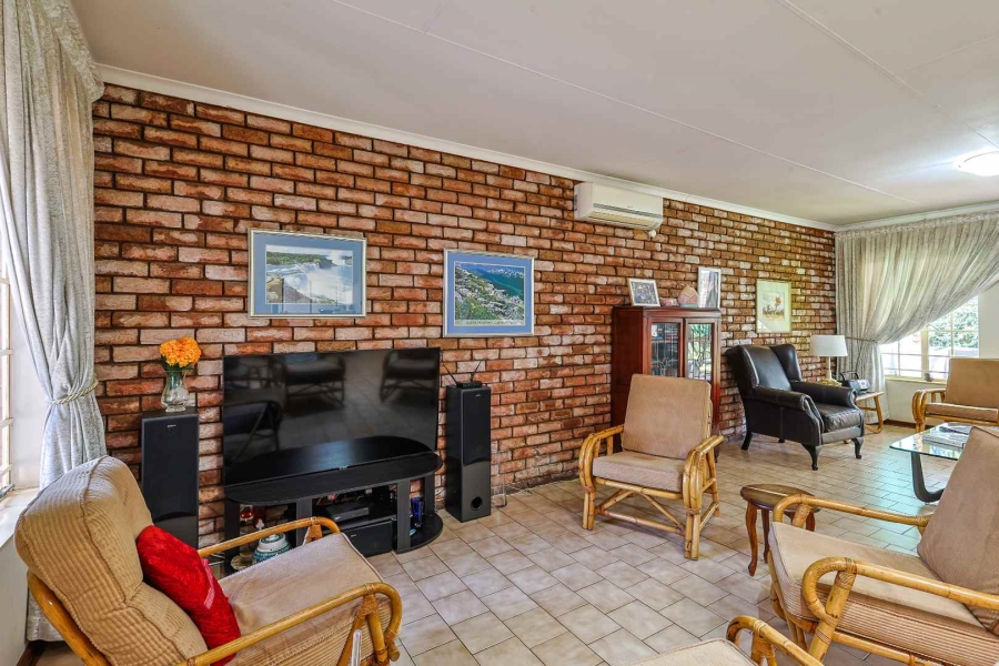 4 Bedroom Property for Sale in Faerie Glen Gauteng