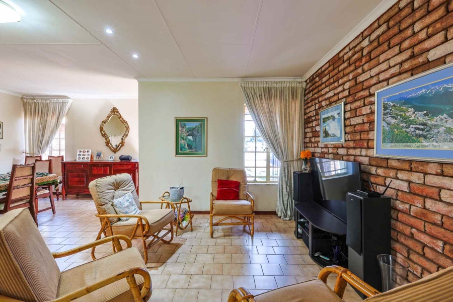 4 Bedroom Property for Sale in Faerie Glen Gauteng