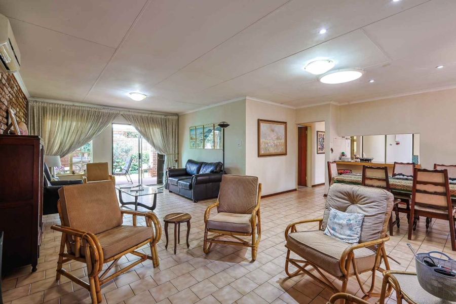 4 Bedroom Property for Sale in Faerie Glen Gauteng