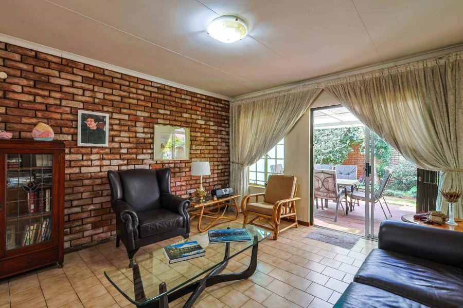 4 Bedroom Property for Sale in Faerie Glen Gauteng