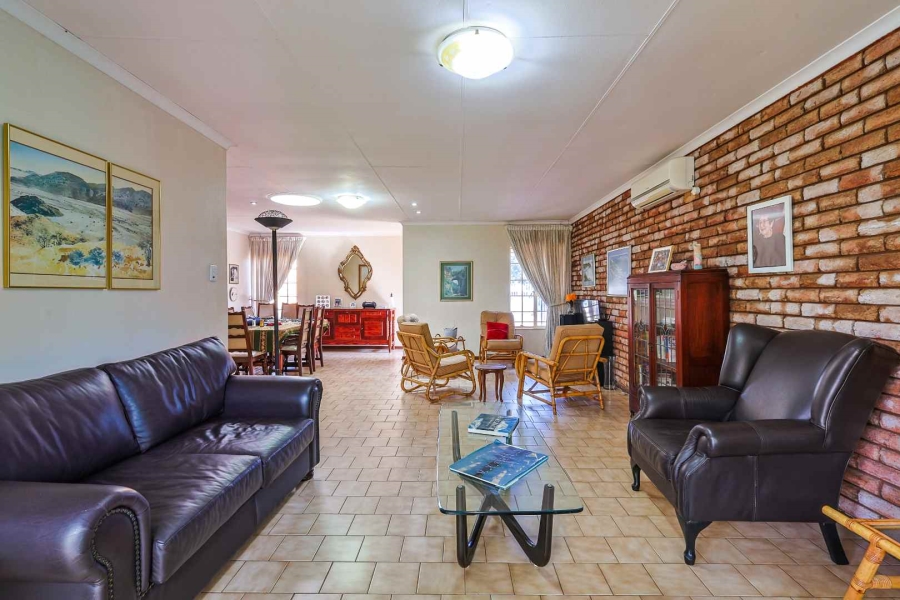 4 Bedroom Property for Sale in Faerie Glen Gauteng