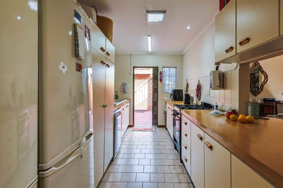 4 Bedroom Property for Sale in Faerie Glen Gauteng