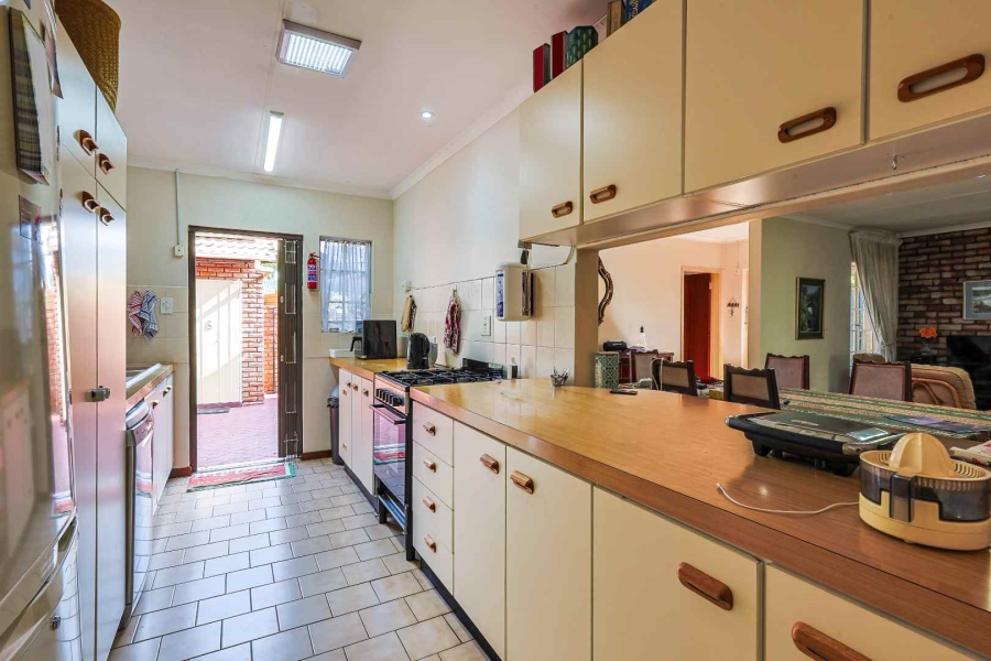 4 Bedroom Property for Sale in Faerie Glen Gauteng