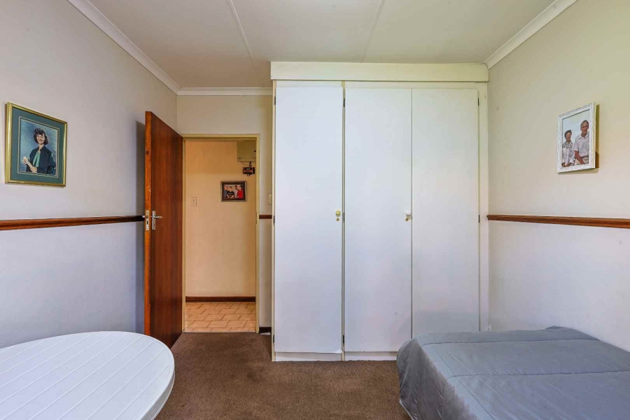 4 Bedroom Property for Sale in Faerie Glen Gauteng