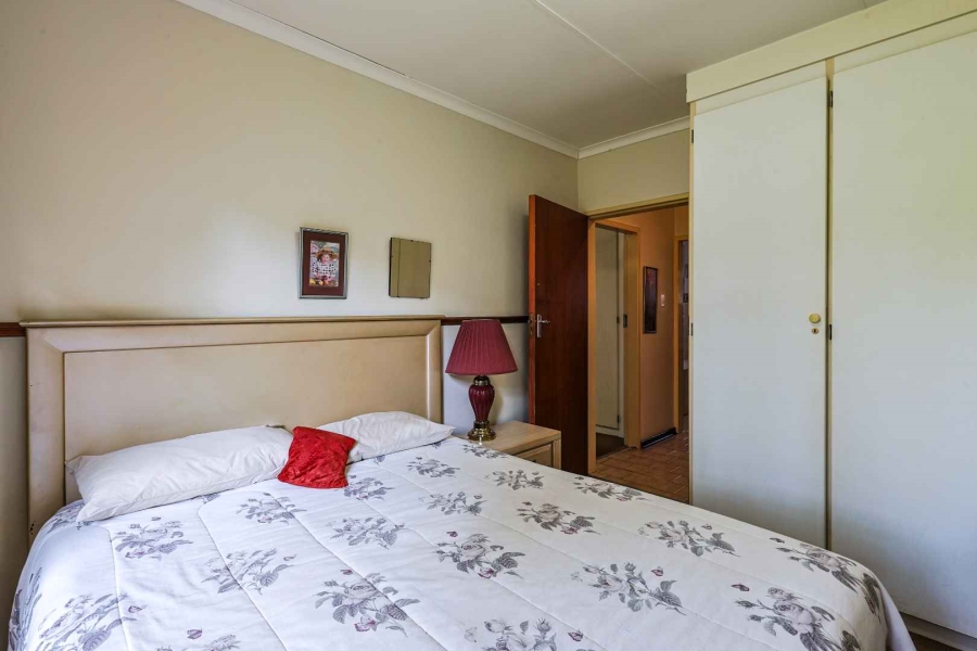 4 Bedroom Property for Sale in Faerie Glen Gauteng