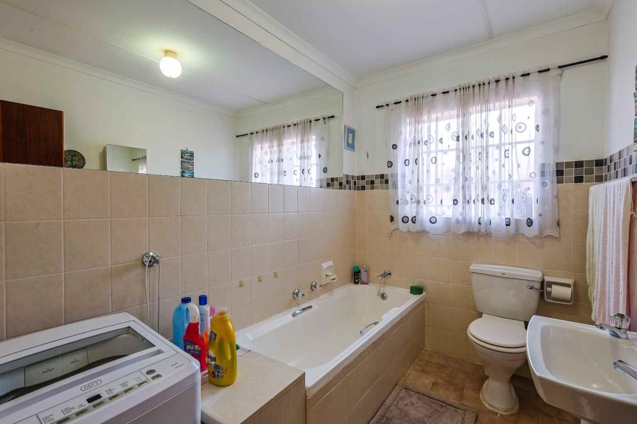 4 Bedroom Property for Sale in Faerie Glen Gauteng