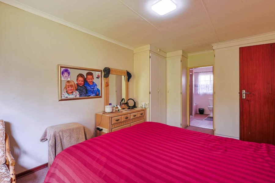 4 Bedroom Property for Sale in Faerie Glen Gauteng