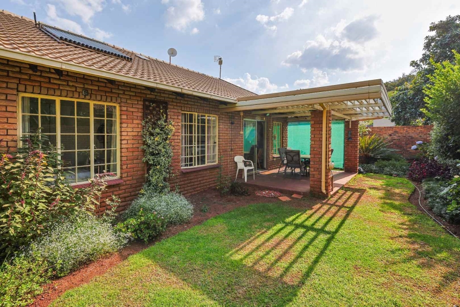 4 Bedroom Property for Sale in Faerie Glen Gauteng