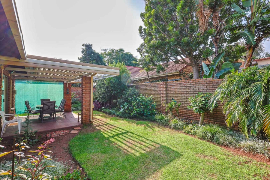 4 Bedroom Property for Sale in Faerie Glen Gauteng