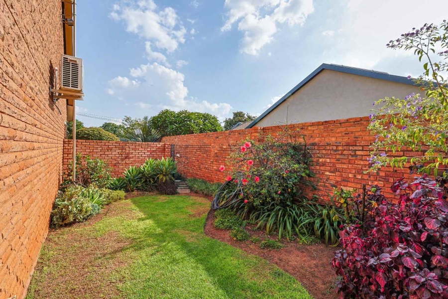 4 Bedroom Property for Sale in Faerie Glen Gauteng