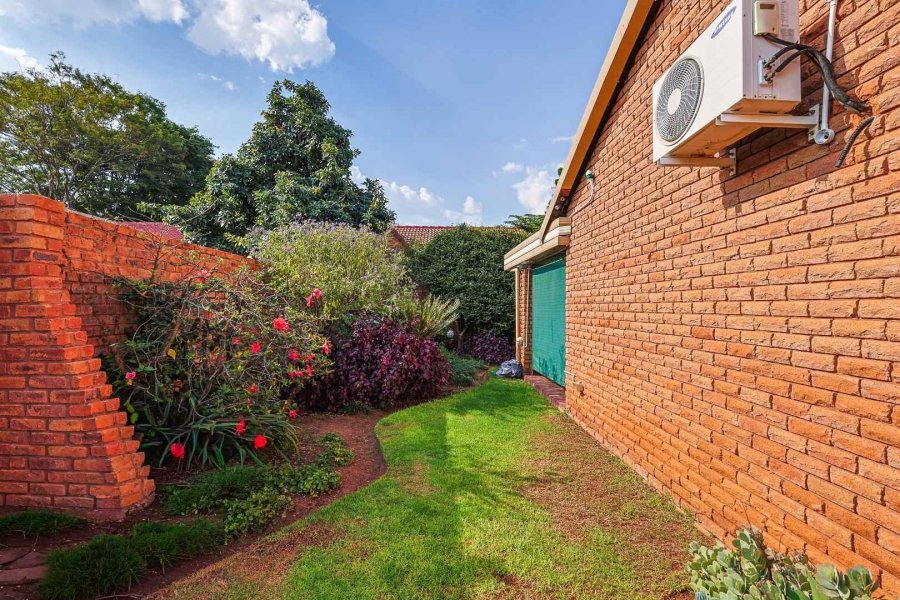 4 Bedroom Property for Sale in Faerie Glen Gauteng