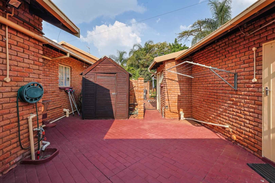 4 Bedroom Property for Sale in Faerie Glen Gauteng