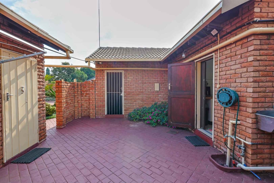 4 Bedroom Property for Sale in Faerie Glen Gauteng