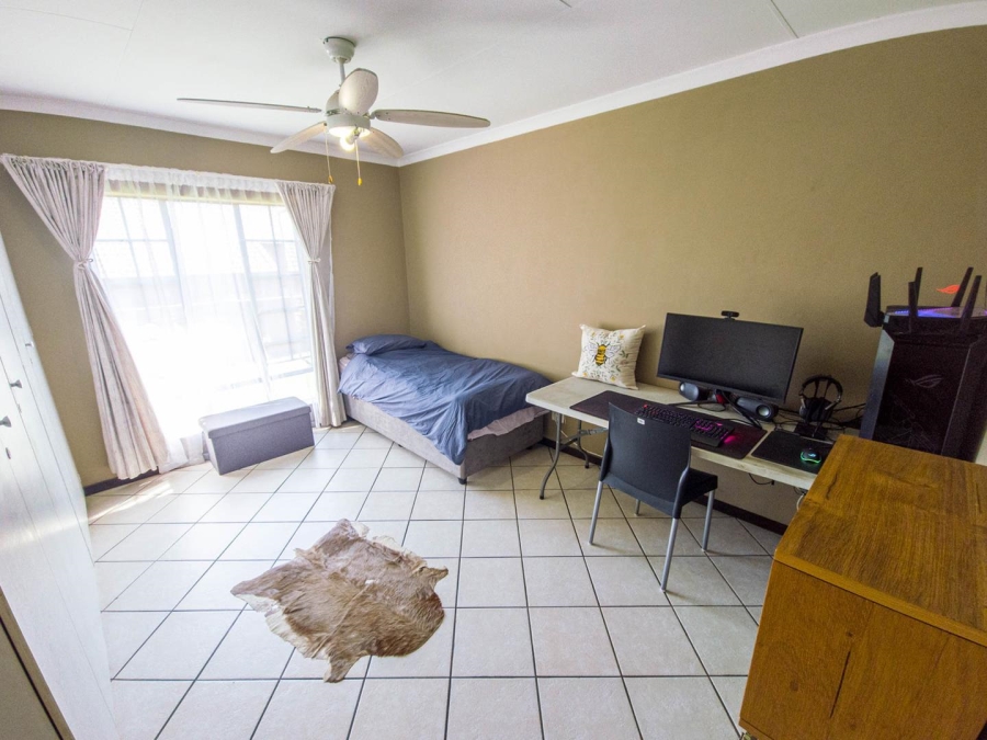 To Let 2 Bedroom Property for Rent in Mooikloof Gauteng