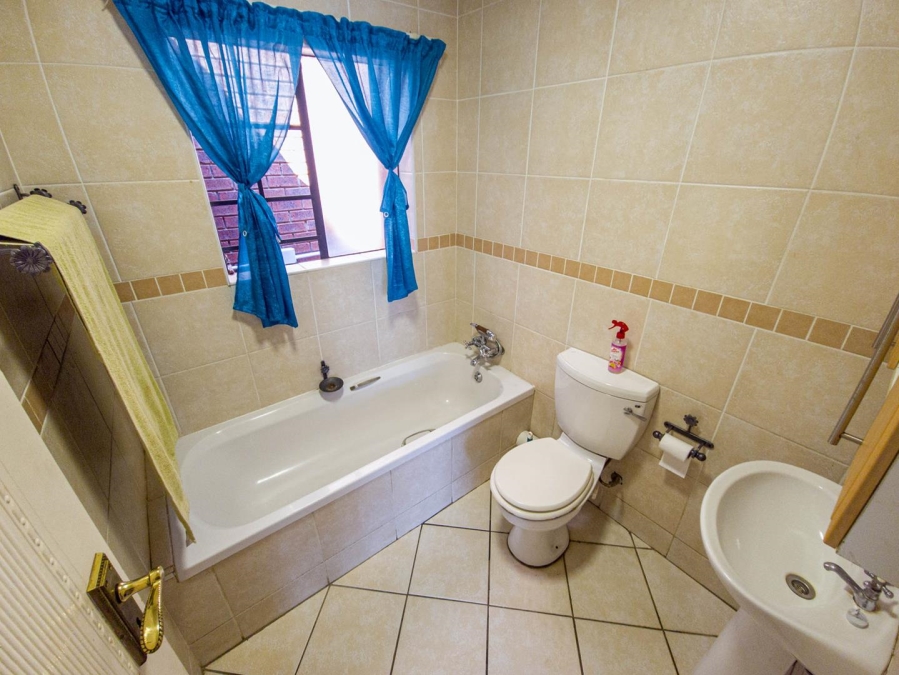 To Let 2 Bedroom Property for Rent in Mooikloof Gauteng