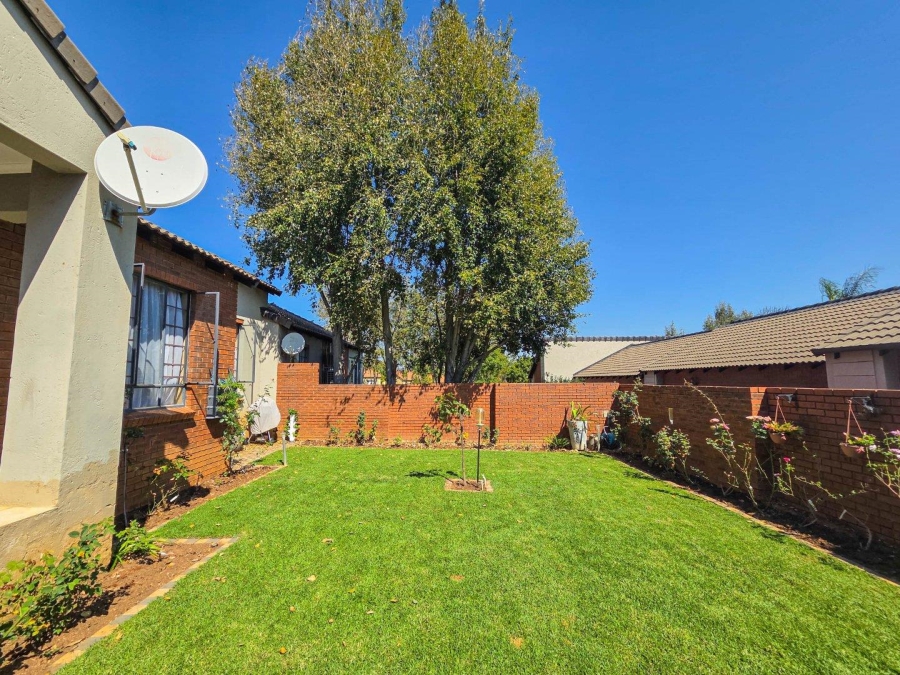 To Let 2 Bedroom Property for Rent in Mooikloof Gauteng