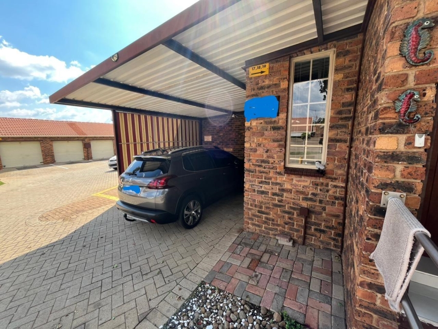 To Let 2 Bedroom Property for Rent in The Reeds Gauteng