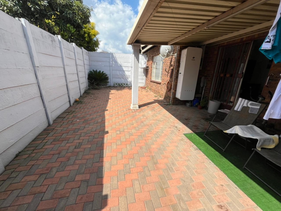 To Let 2 Bedroom Property for Rent in The Reeds Gauteng