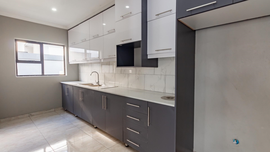 4 Bedroom Property for Sale in Zambezi Manor Lifestyle Estate Gauteng