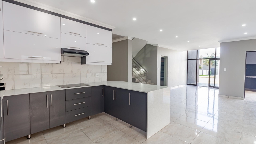 4 Bedroom Property for Sale in Zambezi Manor Lifestyle Estate Gauteng