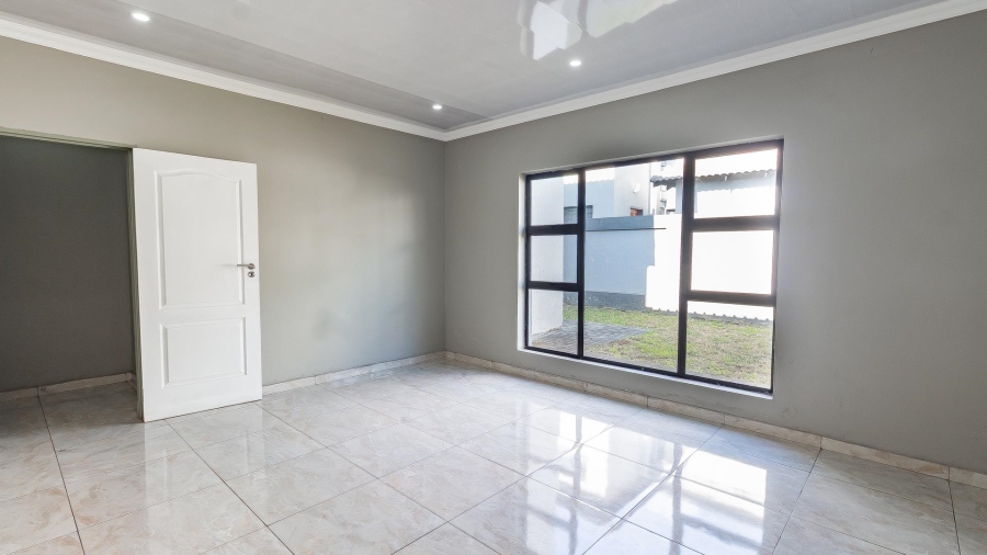 4 Bedroom Property for Sale in Zambezi Manor Lifestyle Estate Gauteng