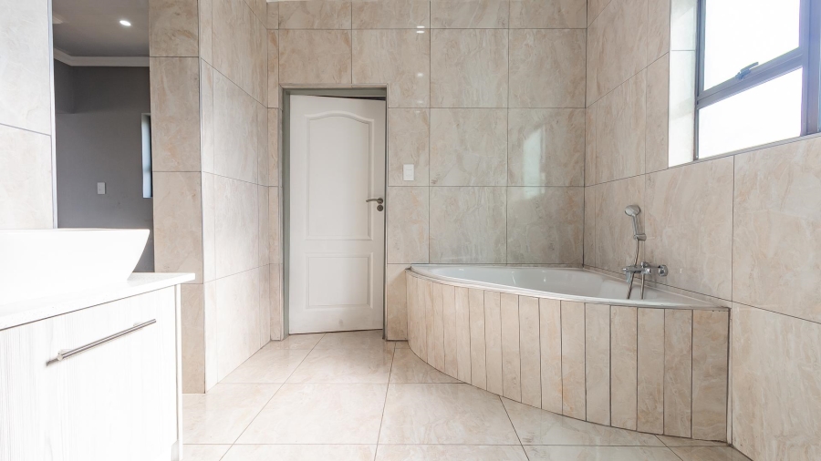 4 Bedroom Property for Sale in Zambezi Manor Lifestyle Estate Gauteng