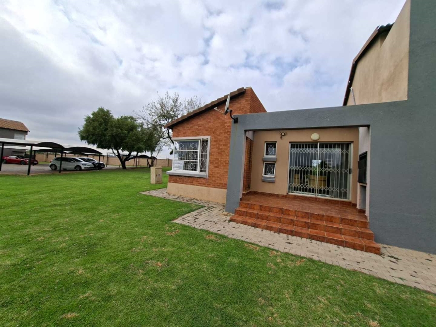 To Let 2 Bedroom Property for Rent in Roodepoort Gauteng