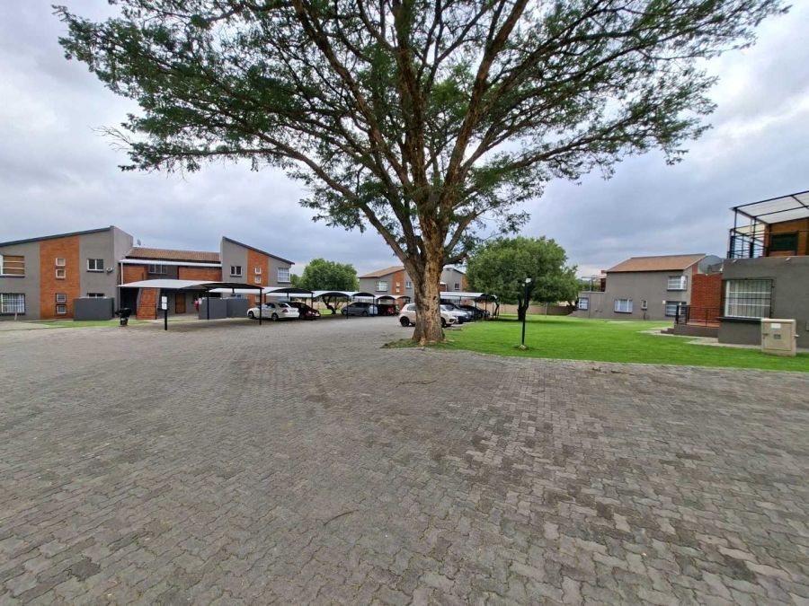 To Let 2 Bedroom Property for Rent in Roodepoort Gauteng