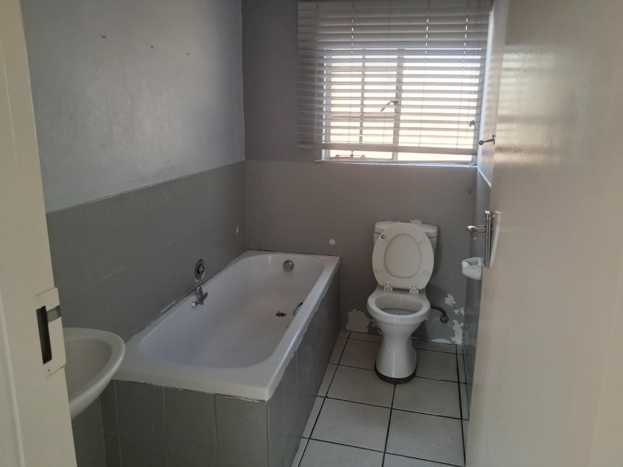 To Let 2 Bedroom Property for Rent in Noordwyk Gauteng