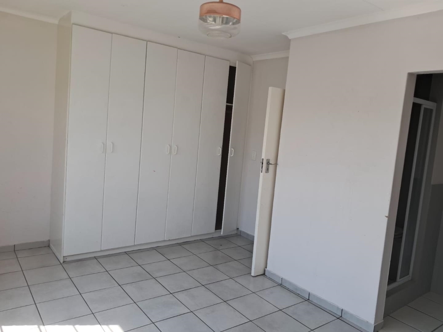 To Let 2 Bedroom Property for Rent in Noordwyk Gauteng