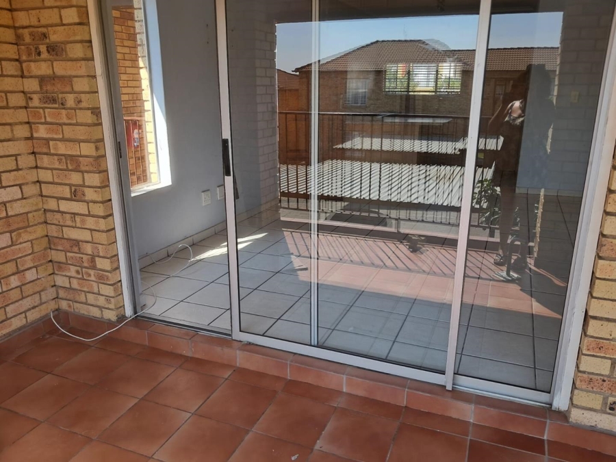 To Let 2 Bedroom Property for Rent in Noordwyk Gauteng
