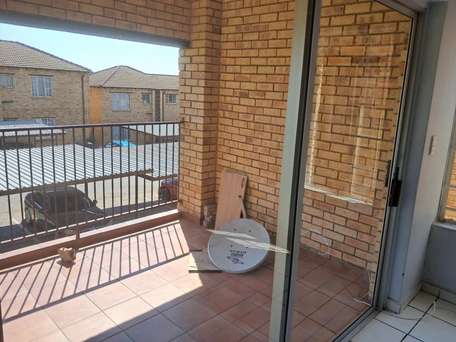 To Let 2 Bedroom Property for Rent in Noordwyk Gauteng