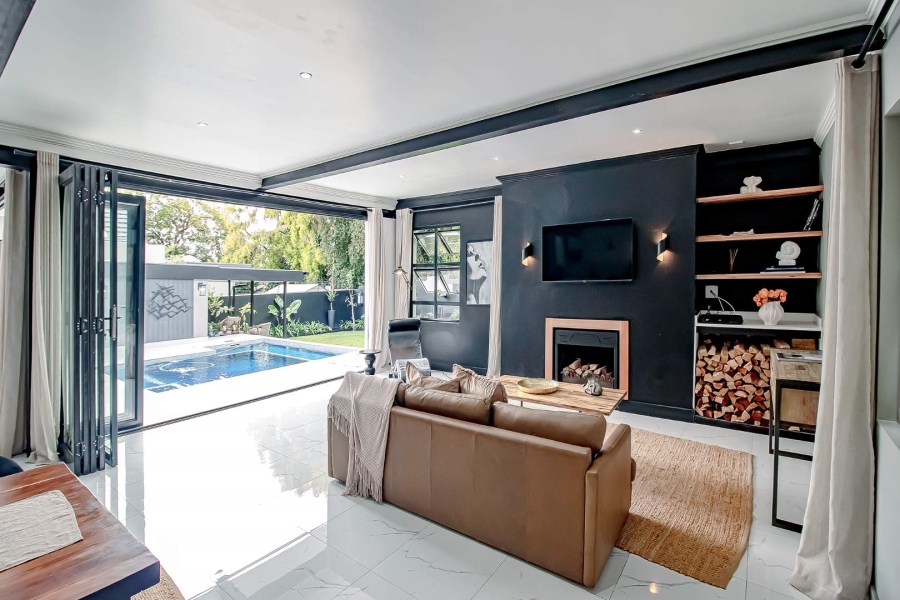 5 Bedroom Property for Sale in Waverley Gauteng