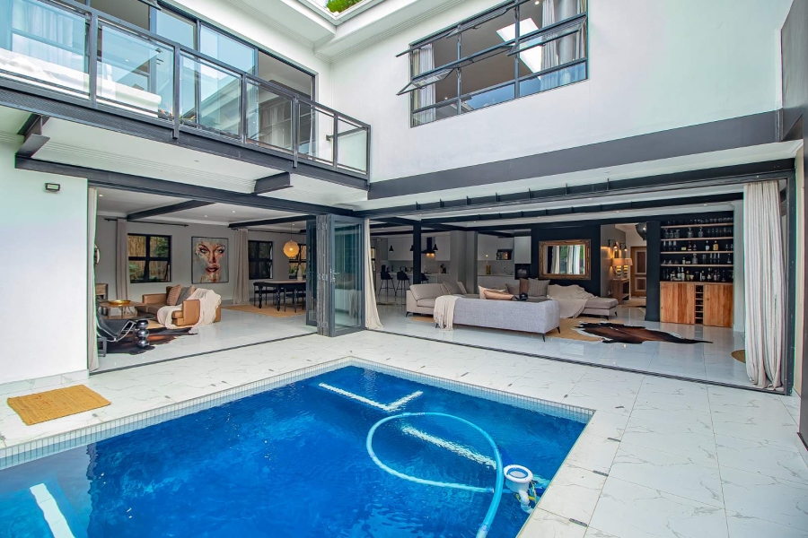 5 Bedroom Property for Sale in Waverley Gauteng