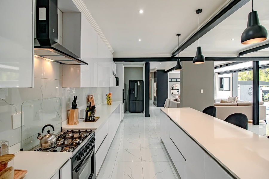 5 Bedroom Property for Sale in Waverley Gauteng