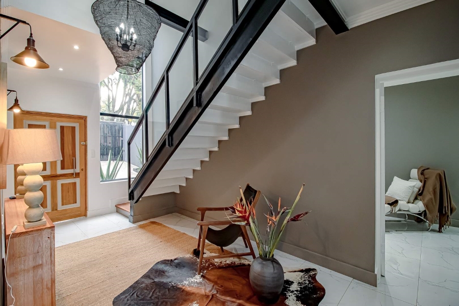 5 Bedroom Property for Sale in Waverley Gauteng