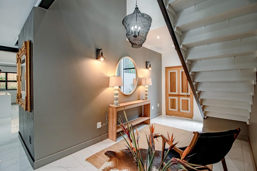 5 Bedroom Property for Sale in Waverley Gauteng